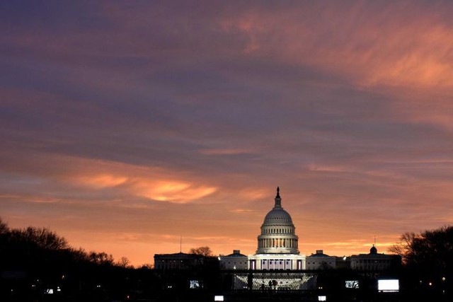  Bình minh ở đồi Capitol ngày Trump nhậm chức. Ảnh: Reuters. 