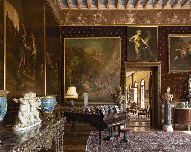 
Một phòng khách lớn có thiết kế của thời kỳ hoàng kim Belle Epoque.
