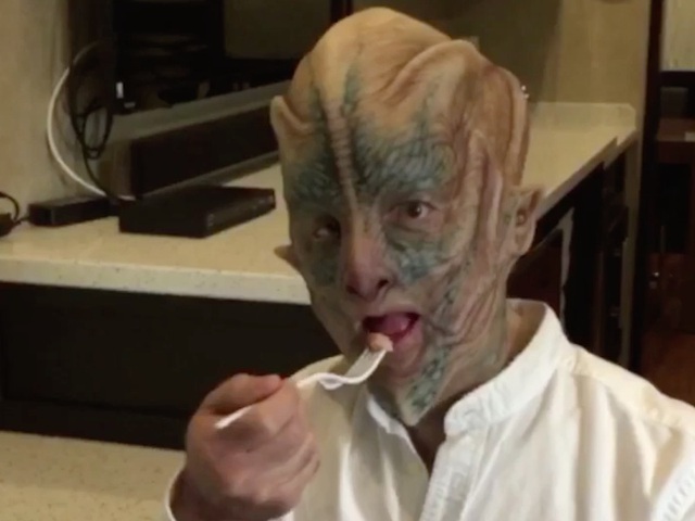 
Bezos từng đóng một vai cameo (khách mời) trong bộ phim ăn khách năm 2016 Star Trek (Không giới hạn).

