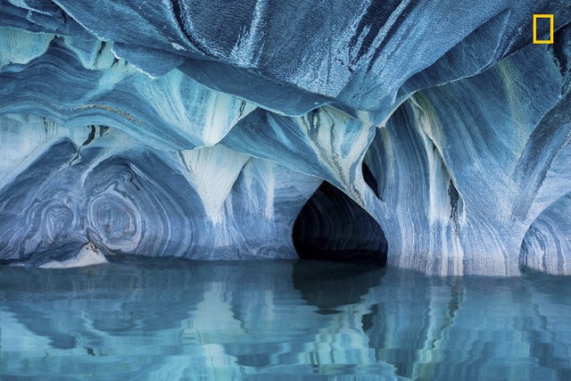 “Marble Caves” của Clane Gessel giành giải khuyến khích cho thể loại ảnh thiên nhiên.