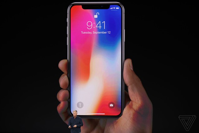 
iPhone X sở hữu thiết kế tràn màn hình và công nghệ nhận diện khuôn mặt FaceID.
