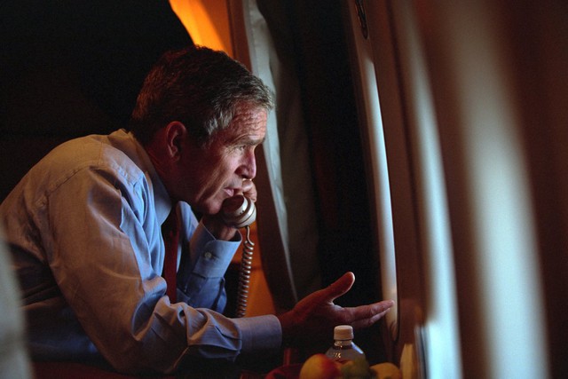 
Cuộc điện thoại giữa Tổng thống Bush và Phó tổng thống Dick Cheney.
