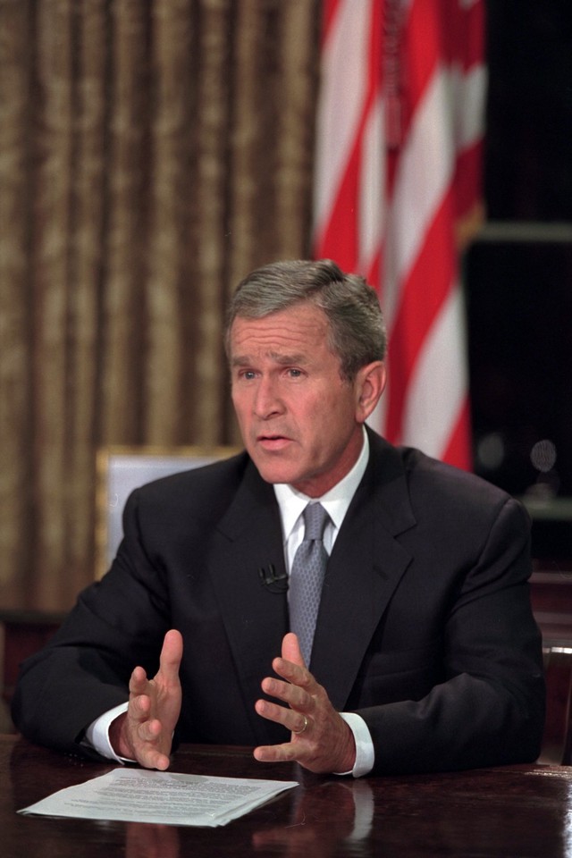 
Sau hàng loạt cuộc họp, Tổng thống Bush tiếp tục xuất hiện trên truyền hình nhằm trấn an người dân Mỹ và thể hiện quyết tâm chống khủng bố.
