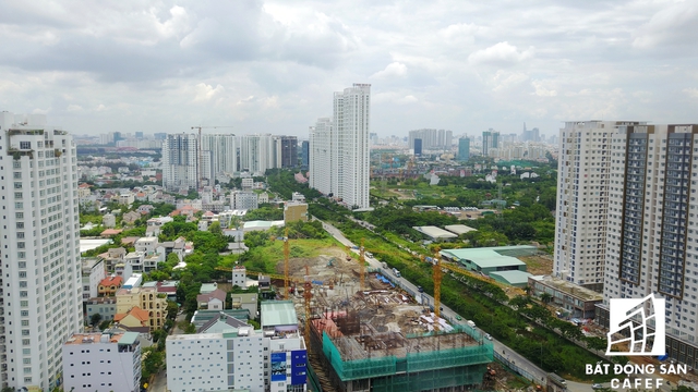 
Tại đây, hai dự n1 gồm 6 block cao tầng của Hoàng Anh Gia Lai đang có số lượng căn hộ nhiều nhất. Bên cạnh đó nhiều dự án khác đang ồ ạt xây dựng đẩy nhanh tiến độ.
