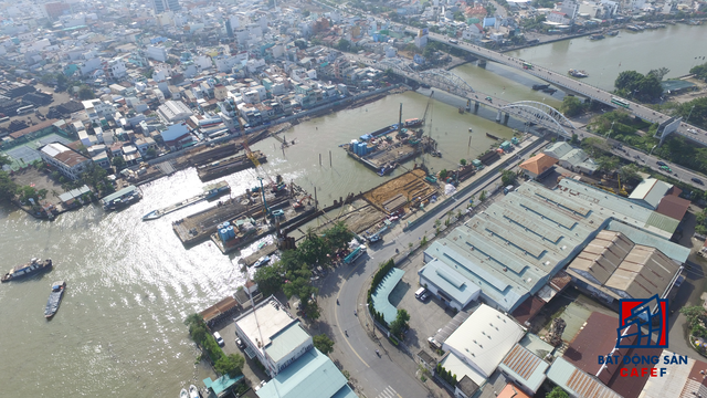 
Để đầu tư được dự án tuyến đường ven sông nối trung tâm TP.HCM đến siêu dự án tại Củ Chi không hề đơn giản với bài toán đền bù giải toả và tái định cư.
