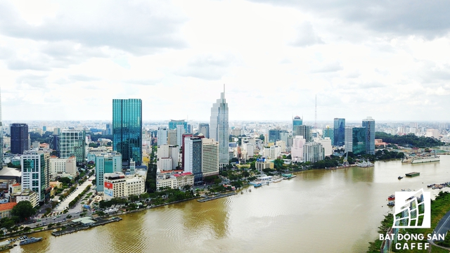
Dọc bờ sông Sài Gòn - khu vực Bến Bạch Đằng và tuyến đường Tôn Đức Thắng - đang có hoạt động M&A dự án khách sạn diễn ra khá quyết liệt. Khu vực này còn được mệnh danh là phố Nhật Bản bởi nhiều nhà đầu tư từ nước này đã thâu tóm một số khách sạn cao tầng.

