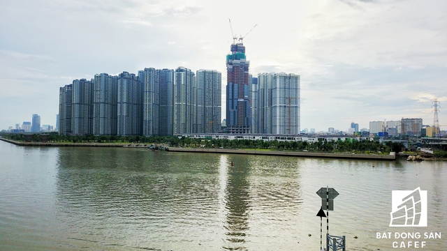 
Toàn cảnh khu đô thị Vinhomes Central Park nhìn từ sông Sài Gòn.

 
