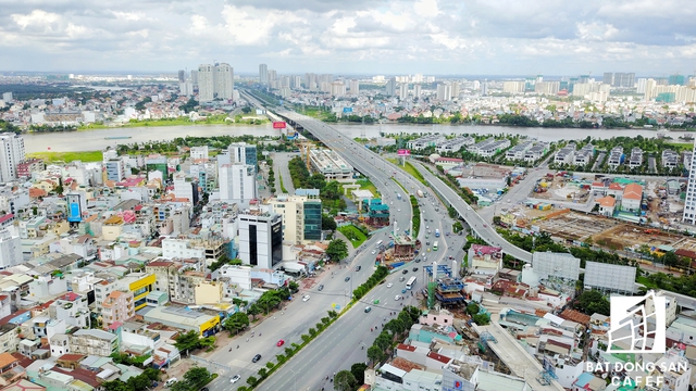 Trên địa bàn khu Đông (quận 2, 9 và Thủ Đức) nhiều tuyến đường đã được đầu tư mở rộng, nâng cấp lên 8-10 làn xe 