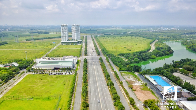 
Cách đây hơn 10 năm tỉnh Bình Dương đã dành quỹ đất để phát triển những khu nhà ở gắn kết hạ tầng và tạo việc làm cho người dân ngay trong khu vực sinh sống.

 
