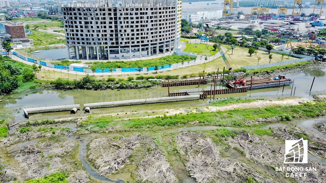 
Dự án nằm giáp ranh với tổ hợp River City - một trong những dự án cũng trầy trật nhiều năm liền của Phát Đạt

 
