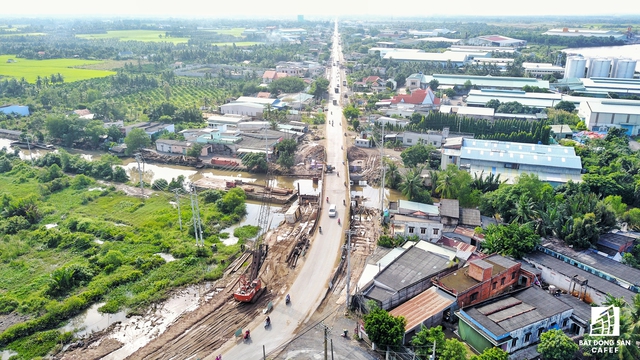 
Tuyến ĐT830 đang được đầu tư mở rộng, giúp một số khu dân cư sớm hồi sinh

 
