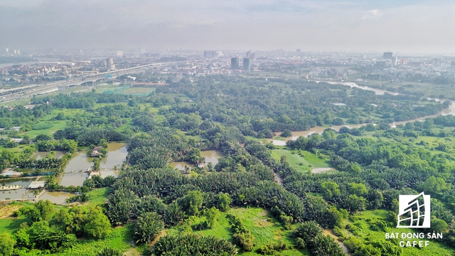 
Nhìn từ trên cao, toàn bộ khu đất của siêu dự án này vẫn chưa có một cơ sở hạ tầng nào được xây dựng hoàn chỉnh

 
