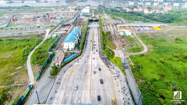
Sắp tới, thành phố sẽ làm 7 cây cầu. Trong đó, 3 cầu bắc qua sông Sài Gòn để nối khu trung tâm với khu đô thị mới Thủ Thiêm (quận 2) là: Thủ Thiêm 2 (nối từ quận 1), Thủ Thiêm 3 (nối từ quận 4) và Thủ Thiêm 4 (nối từ quận 7).

 
