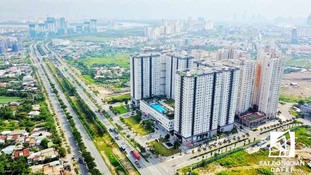 
Khu căn hộ cao cấp Lexington Residences tọa lạc tại quận 2. Cách đó khoảng 700m theo hướng về hầm vượt sông Sài Gòn, Novaland đang đẩy nhanh tiến độ dự án The Sun Avenue

 
