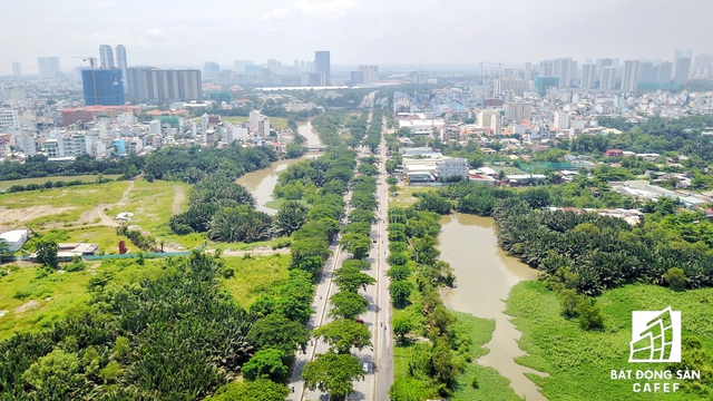 Khu đất tọa lạc ngay đầu đường Nguyễn Văn Linh - tuyến xương sống của khu đô thị kiểu mẫu Phú Mỹ Hưng. 