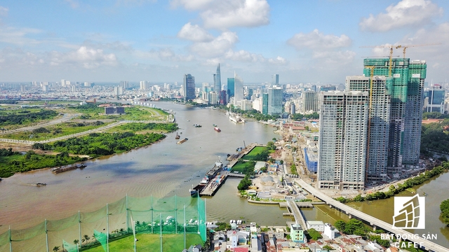 
Sau khi qua khỏi hơn 17km đường sắp trên cao, tuyến metro bắt đầu chui vào ga ngầm khu vực Ba Son để về nhà ga chính Bến Thành

 

 
