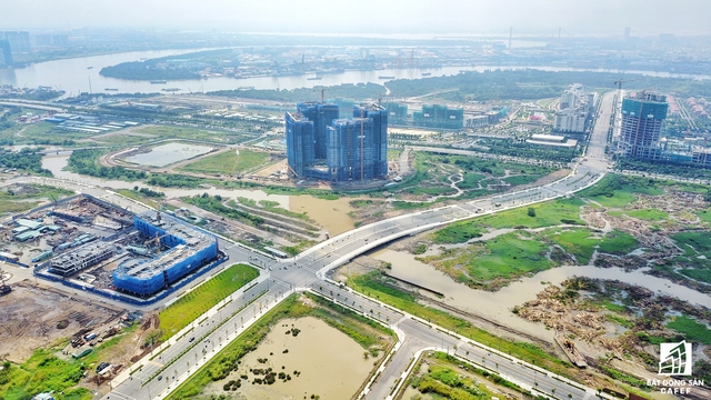 
Dụ án Thu Thiem Lakeview của CII đang cạnh tranh tiến độ thi công cùng 2 khu căn hộ cao cấp của Đại Quang Minh nằm gần kề nhau.

 
