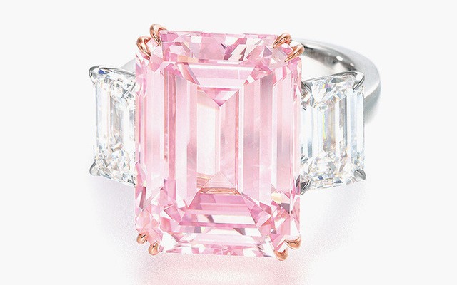6. Nhẫn kim cương The Perfect Pink (23,2 triệu USD): Viên kim cương màu hồng tinh khiết nặng 14,23 carat.