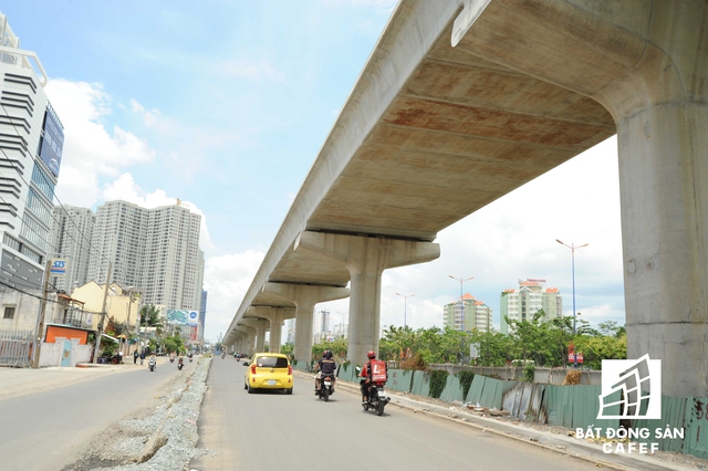 Tuyến metro số 1 đang được nối dài thông suốt từ quận Thủ Đức đến quận 1, TP.HCM đang kích thích mạnh dòng vốn đầu tư vào nhà ở tại khu Đông. Tại đây, theo quan sát đang có một cuộc đua tiến độ giữa các dự án để sớm bàn giao cho khách hàng.