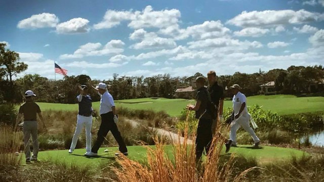 
Ông Trump chơi golf cùng Thủ tướng Nhật Shinzo Abe tại Palm Beach hồi tháng 2. Ảnh: Donald J. Trump/Facebook.
