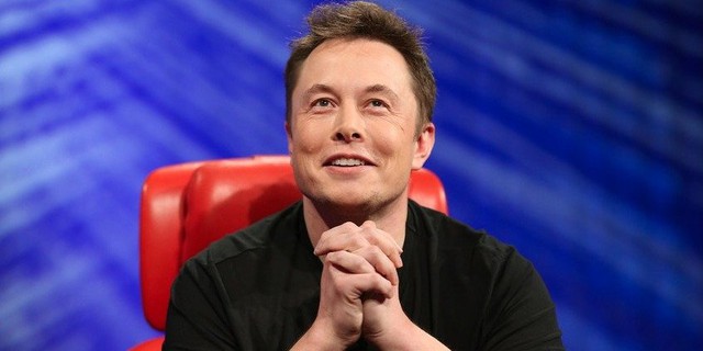 
Elon Musk - CEO của Tesla và SpaceX đã tốt nghiệp chuyên ngành Vật lý ở trường cao đẳng Pennsylvania và chuyên ngành kinh tế ở trường Kinh doanh Wharton. Trước khi theo đuổi mơ ước đưa người lên sao Hỏa, Elon từng rất thành công với việc kinh doanh từ khi chưa tốt nghiệp đại học. Khi ở trường đại học Pennsylvania, Elon Musk đã thuê một ngôi nhà lớn có 12 phòng ngủ và biến nó thành một câu lạc bộ đêm. Những hôm đông khách, câu lạc bộ của Elon có thể có tới 500 người.
