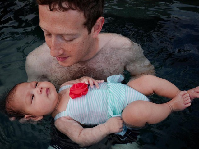 
Hàng đêm, trước khi đi ngủ, Zuckerberg thường cầu nguyện cho con gái.
