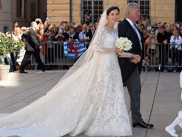 Công chúa Claire của Luxembourg mặc bộ váy cưới được thiết kế bởi Elie Saab trong hôn lễ năm 2013.