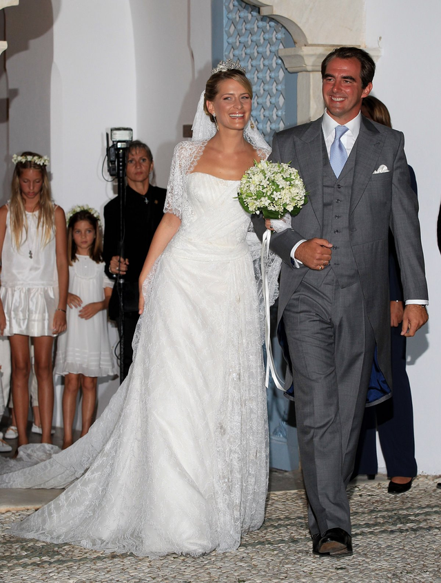Công chúa Tatiana Blatnik kết hôn với hoàng tử Nikolao của Hy Lạp. Bộ váy cưới của cô là sản phẩm của nhà thiết kể Angel Sanchez đến từ Venezuela.