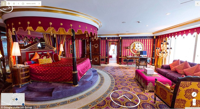 
Mỗi phòng ngủ của khách sạn Burj Al Arab đều được trang bị 17 loại gối và được phục vụ bởi đội ngũ nhân viên chuyên nghiệp. Du khách chắc chắn sẽ có những trải nghiệm tuyệt vời nhất khi nghỉ ngơi tại đây.
