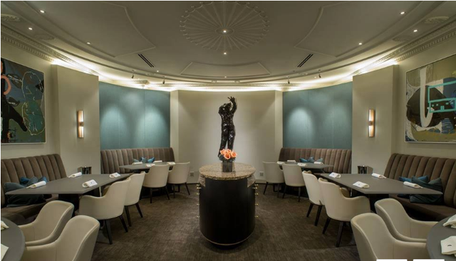 Quý khách muốn thưởng thức thực đơn The Salon Menu có thể lựa chọn 10-12 món ăn và được phục vụ trong căn phòng này.