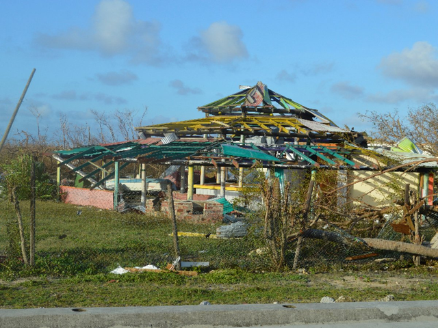 
Trước khi đổ bộ vào Florida, cơn bão Irma đã nhấn chìm Barbuda, một phần của quốc đảo kép Antigua và Barduda hôm 6/9. Bão phá hủy gần 90% các công trình của đảo này.
