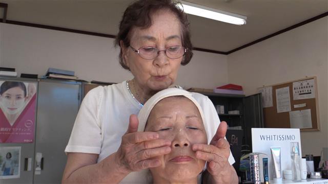 85 tuổi vẫn làm nhân viên sale, khái niệm nghỉ hưu đang biến mất ở Nhật Bản