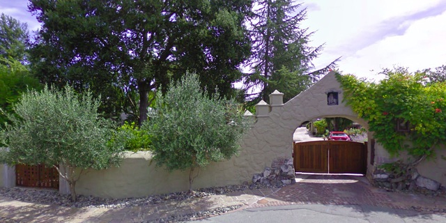 Căn nhà của Larry Page ở vùng Palo Atlo được thiết kế theo phong cách sinh thái xanh.