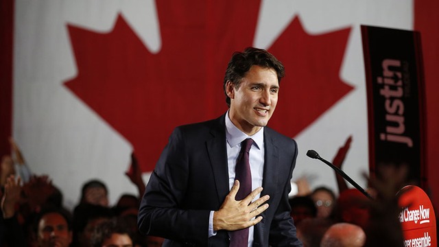 
Thủ tướng Justin Trudeau đặc biệt yêu thích những chiếc cavat màu sắc rực rỡ như đỏ, xanh lá cây, tím… với đa dạng các họa tiết như chấm bi, sọc nổi, sọc chìm, trơn và các hoa văn tinh tế.
