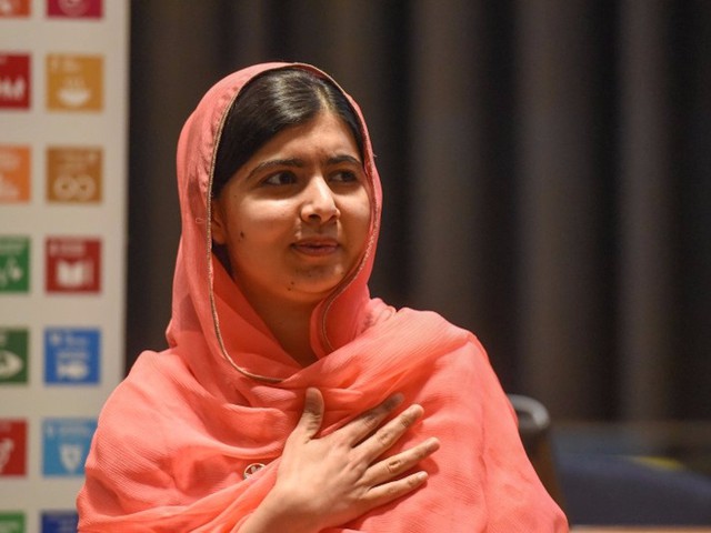
Malala Yousafzai, biểu tượng nổi tiếng nhất thế giới trong cuộc chiến đòi quyền bình đẳng cho phụ nữ - người được trao giải Nobel hòa bình danh giá năm 2014, không sử dụng điện thoại di động hay Facebook.
