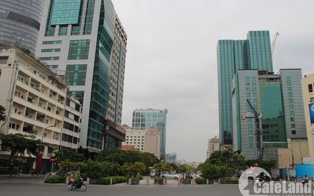 
Trong 12 tháng qua, đường Nguyễn Huệ giữ vững vị trí dẫn đầu, không có nhiều biến động về giá dù độ nóng liên tục tăng lên theo tiến độ của ga ngầm metro.
