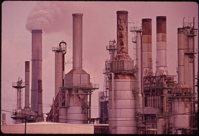 
Ô nhiễm không khí gây ra nhiều căn bệnh. Để giải quyết tình trạng này, người Mỹ ban hành Đạo luật không khí sạch nhằm ngăn các hoạt động công nghiệp thải ra những loại khí gây hại cho con người. Người ta tin rằng, đạo luật này cứu 160.000 người khỏi chết sớm.
