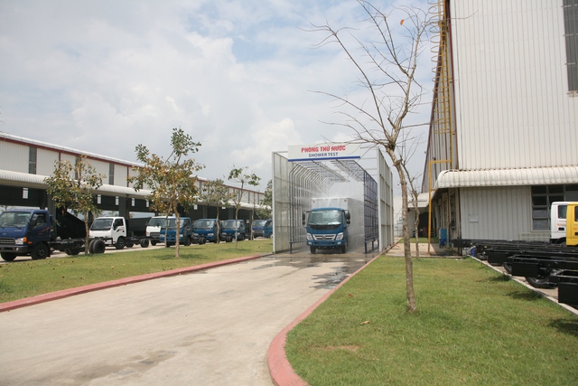 
Các sản phẩm xe ô tô tải đang được kiểm tra. Sản phẩm ô tô tải của Thaco có tỷ lệ nội địa hóa 30 -35%
