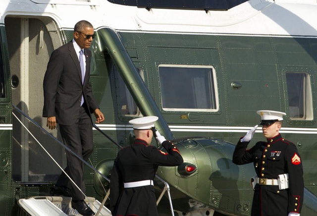 
Tổng thống Obama tới căn cứ quân sự Joint Base Andrews tháng 11-2016. Ảnh: AP
