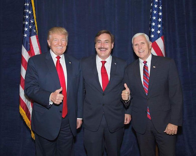 
Tổng thống Mỹ mới đắc cử Donald Trump, ông Mike Lindell và Phó Tổng thống Mỹ mới đắc cử Mike Pence
