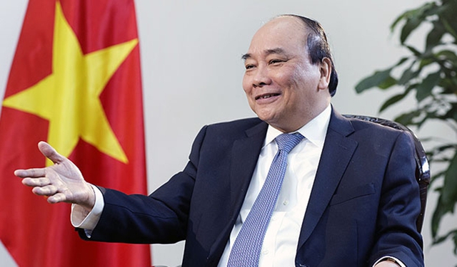 
Thủ tướng Nguyễn Xuân Phúc trong cuộc phỏng vấn với Bloomberg(Ảnh: Maika Elan)
