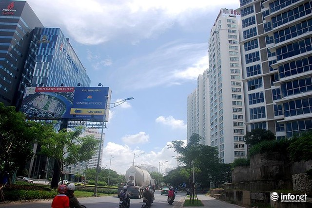 
Tuyến đường Nguyễn Hữu Thọ bị lọt thỏm bởi hàng chục dự án BĐS cao tầng hai bên.
