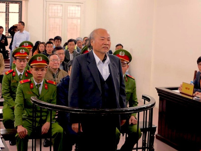 Bị cáo Giang Văn Hiển, bố Giang Kim Đạt tại toà