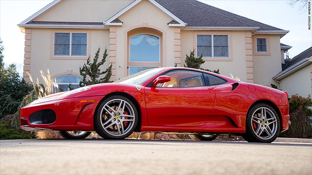 Siêu xe Ferrari cũ của Donald Trump được bán với giá 270.000 USD