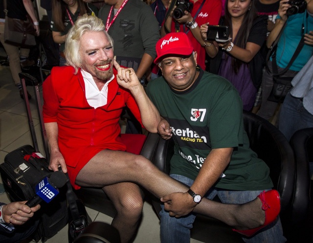 
Nhà sáng lập Richard Branson của hãng hàng không giá rẻ Virgin Airlines và tỷ phú Tony Fernandes.

