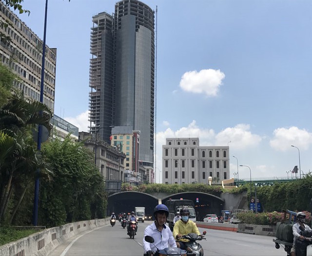 
Dự án Saigon One Tower nhìn từ phía hầmThủ Thiêm.
