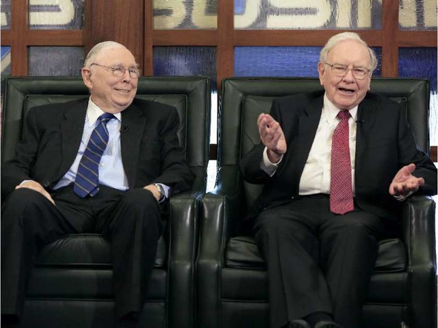 
Cặp đôi hài hước Charlie Munger (trái) và Warren Buffett (phải)
