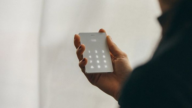 Light Phone được kết nối với smartphone của người dùng để vẫn giữ liên lạc mà lại không phải đụng tay vào đồ công nghệ quá nhiều. 