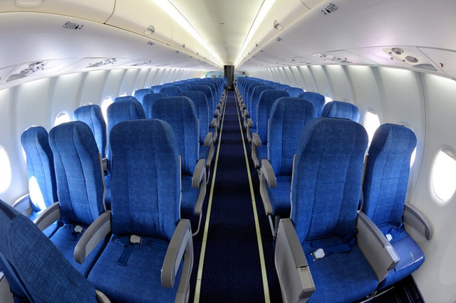 
Bạn có nhận ra đệm bọc ghế, thảm trên máy bay… phần lớn đều là màu xanh không?
