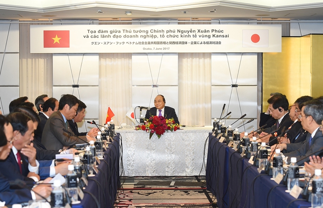 Thủ tướng Nguyễn Xuân Phúc hội đàm với lãnh đạo các doanh nghiệp vùng Kansai, Nhật Bản - Ảnh: VGP
